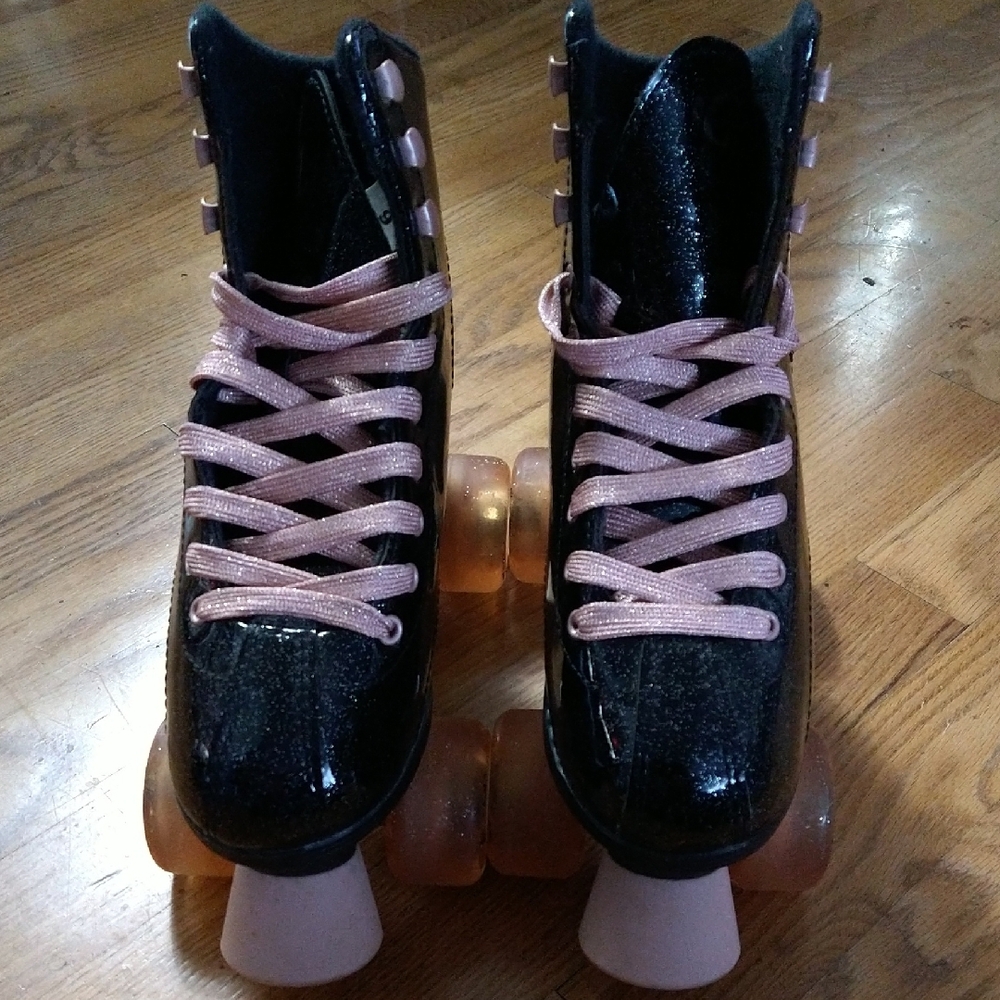 Roller Derby Candi Girl Black Glitter Roller Skates with Pink Laces - Picture 8 of 16